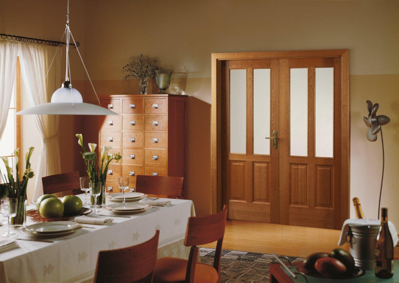 узкие распашные двери в интерьере